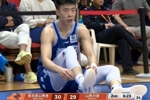 幸无大碍！段昂君三分出手后踩到摄影师一度出现崴脚 已返场作战